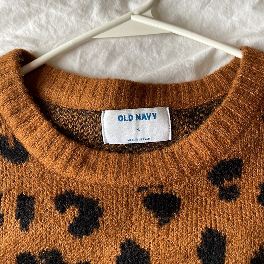 Leopard Print Sweater - Picture 2 of 4